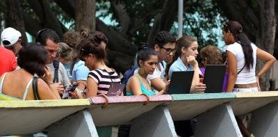 Google y Cuba mejorarán el acceso a internet
