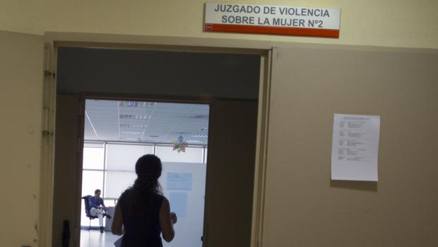 Los tribunales condenan a 7 de cada 10 acusados de maltratar a sus parejas