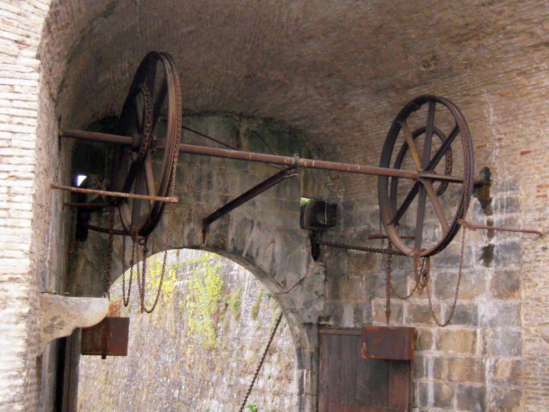El puente levadizo del Portal del Francia cumplirá el próximo 5 de enero 10 años funcionando