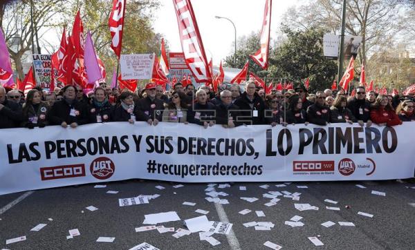 UGT y CC.OO. reprochan a la patronal que sólo piense en 