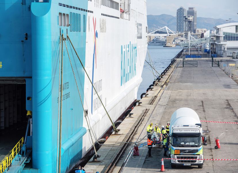 Gas Natural Fenosa realiza la primera carga de gas licuado para un Ferry