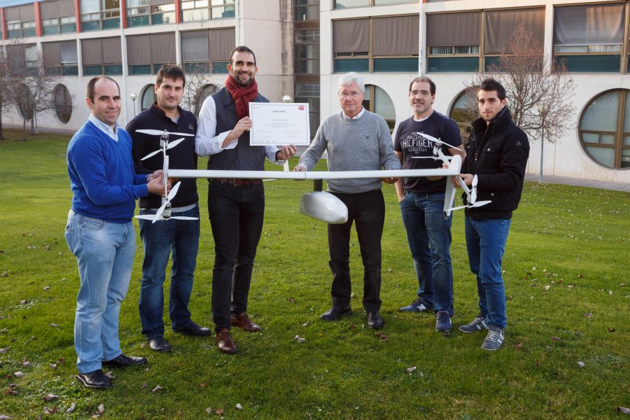 Investigadores y egresados de la UPNA diseñan un dron híbrido