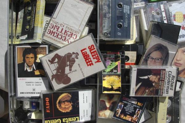 El CD agoniza, el vinilo está cada día más de moda y vuelven los casetes