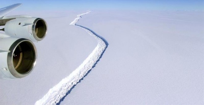 Un gigantesco iceberg de 5.000 kilómetros cuadrados, a punto de desprenderse de la Antártida