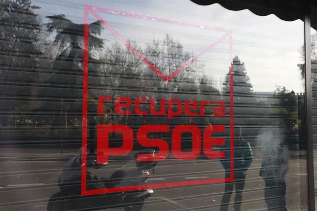 La gestora del PSOE emprende acciones contra la oficina de los críticos