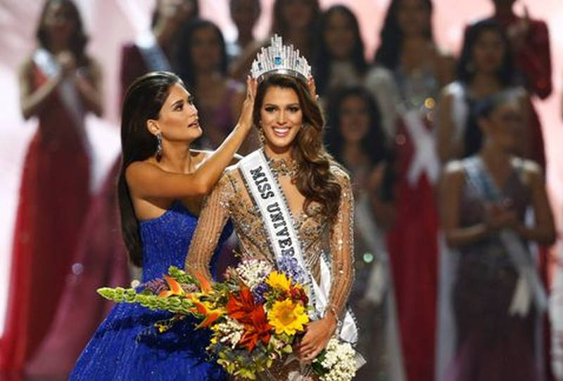 La francesa Iris Mittenaere devuelve a Europa la corona de Miss Universo