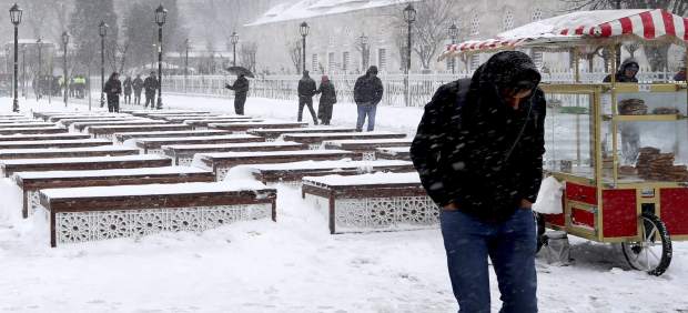 Una ola de frío congela Europa con temperaturas de hasta 40 grados bajo cero y decenas de muertos