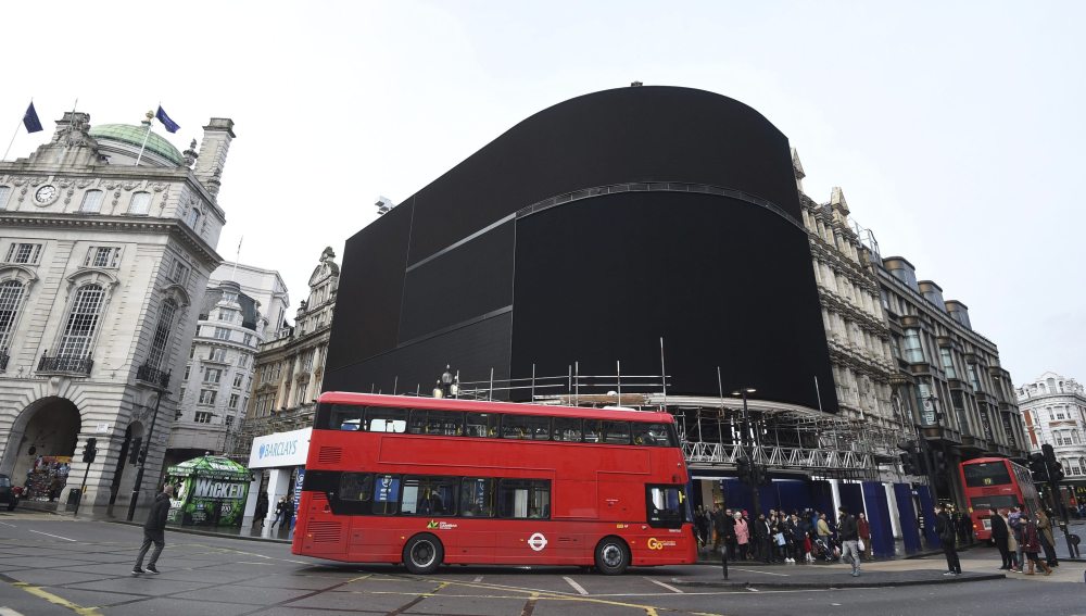 Piccadilly apaga sus anuncios por primera vez desde la II Guerra Mundial