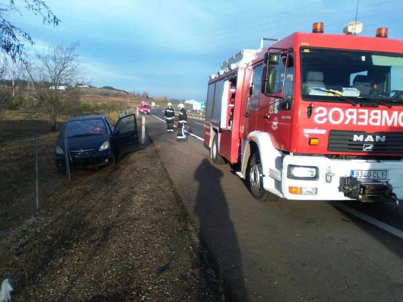 Una mujer herida en accidente en la A-68 de Tudela al coger las gafas