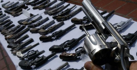La Policía desarrolla en Guecho una operación contra una red que ponía a punto armas para venderlas a criminales