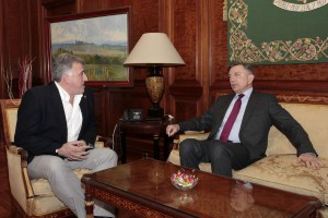Joseba Asirón (i) y Yuri Korchagin (d)