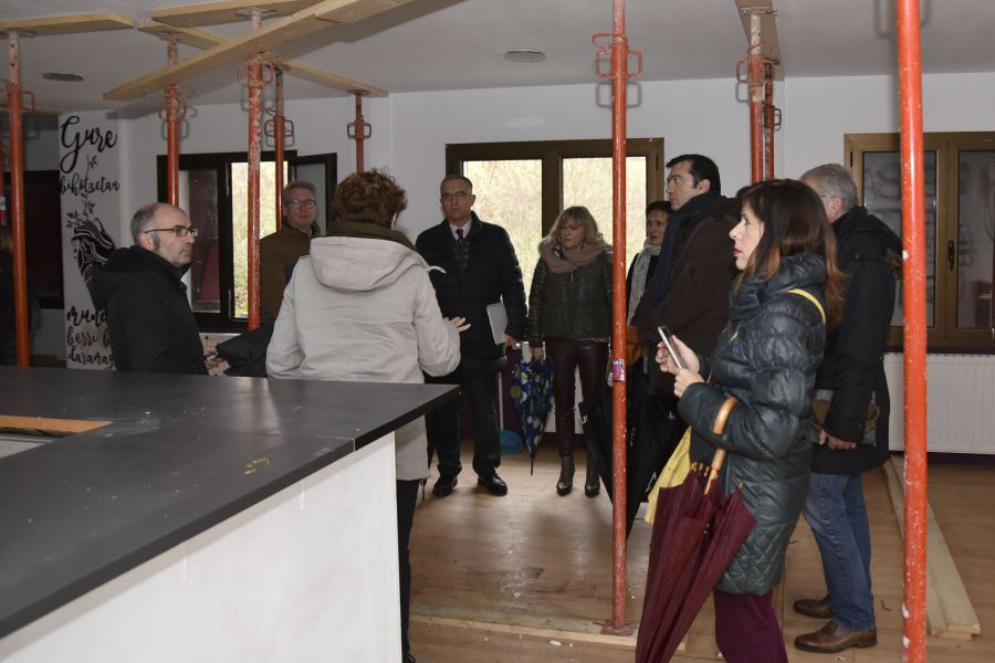 Concejales de Pamplona visitan el chalet de Caparroso tras Comisión Extraordinaria