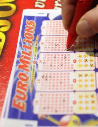 Un acertante de Pamplona consigue 215.000 euros con el Euromillón
