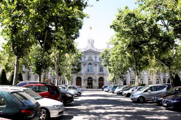 El Tribunal Supremo rechaza que la pérdida del permiso de trabajo sea causa de despido