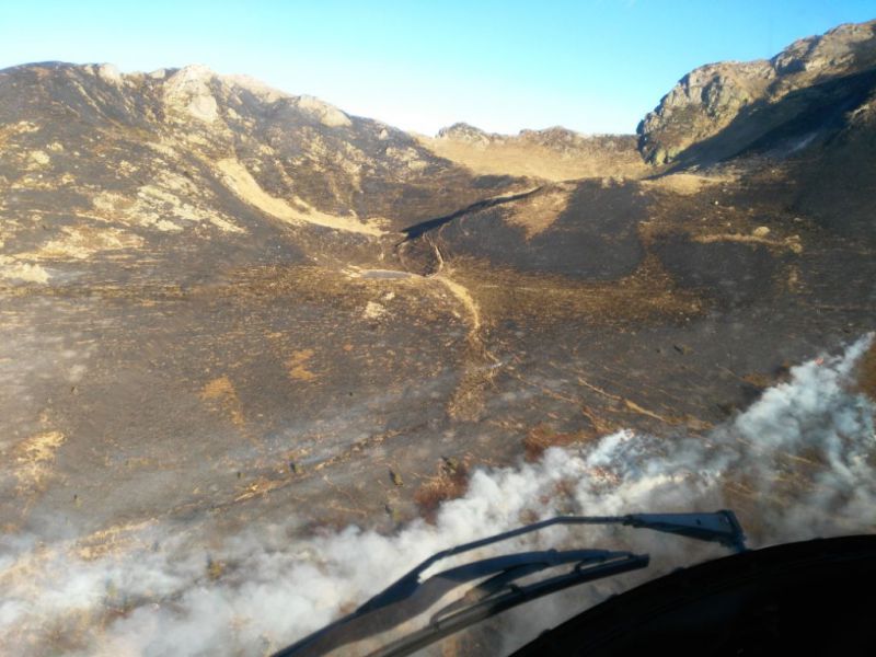 Extinguido el incendio forestal declarado el monte Lácora, en Isaba (Navarra)