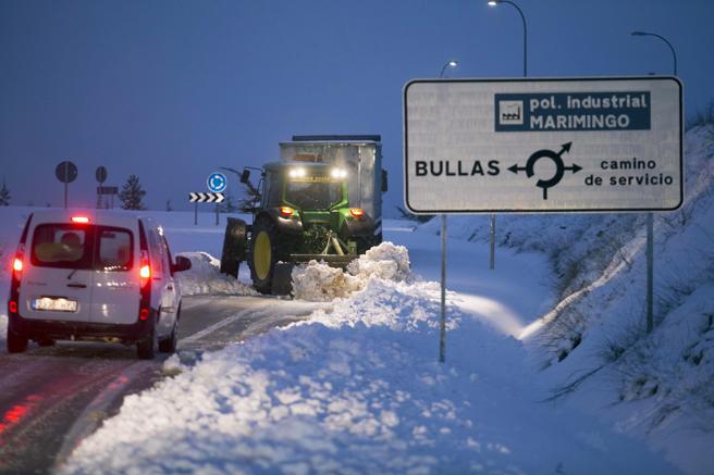 Cincuenta carreteras permanecen cortadas por el temporal en 15 provincias