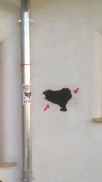 UPN denuncia pintadas y alusiones a favor de los presos de ETA en Berriozar