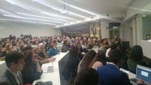 Parte del público durante la conferencia del Coronel Pedro Baños. Navarrainformacion.es