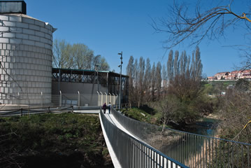 El Ayuntamiento comienza las labores de limpieza del río Elorz en la zona de Echavacoiz