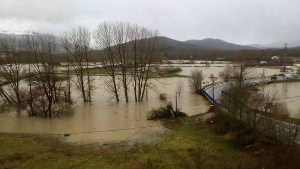 Cortada la NA-2410 por desbordamiento del río Araquil
