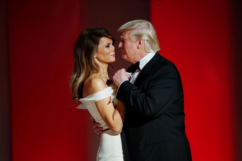 Vídeo:  El nuevo presidente de EEUU, Donald Trump, baila con Melania Trump