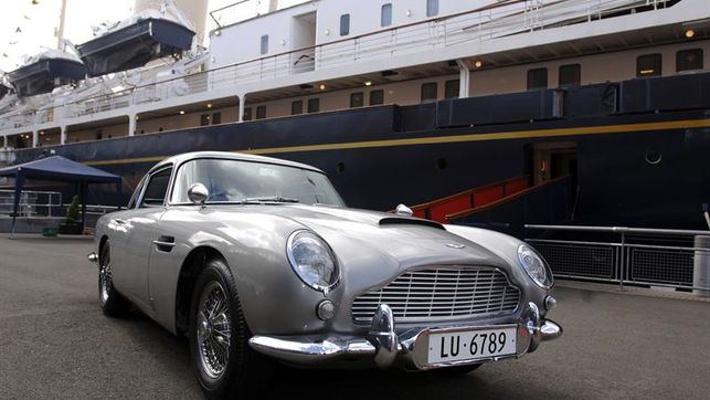 El Aston Martin de James Bond exhibe sus secretos