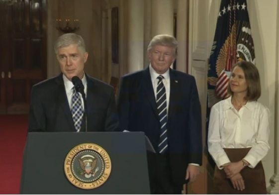 Trump elige al juez vitalicio en el Supremo de EE.UU. para su aprobación del Senado