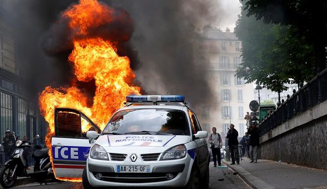 Violentos disturbios en Francia en protestas contra la violencia policial