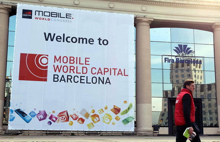 Móviles con grandes pantallas, cámaras dobles y escáner iris marcarán el MWC