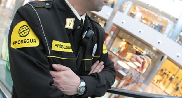 Detenido un pamplonés de 17 años por agredir a un vigilante en Itaroa