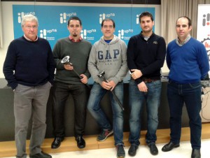 De izq. a dcha.: Carlos Castellano, Álex Díaz, Jesús Villadangos (ambos con el sensor en sus manos), Ion Goizueta y José Javier Astráin