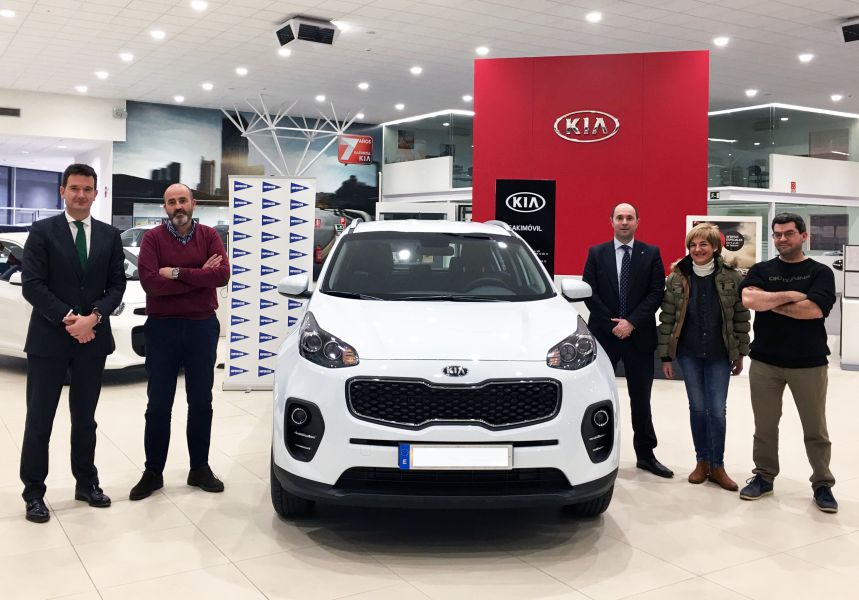 El Corte Inglés de Pamplona entrega un Kia Sportage sorteado en el Aniversario 2016