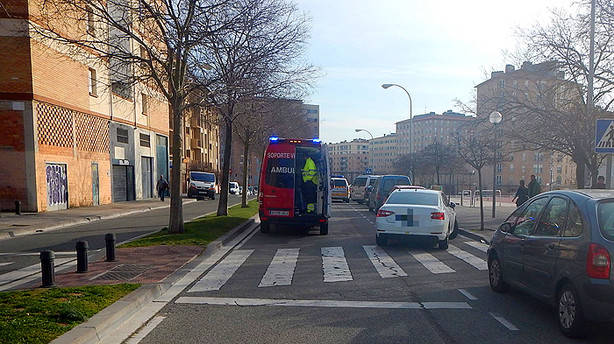 Un niño en bicicleta, atropellado al cruzar un paso de peatones en la Rochapea