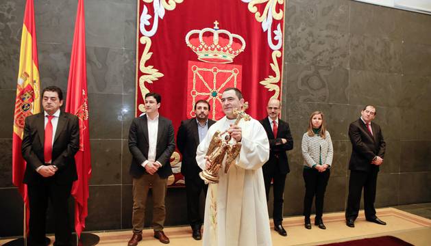 El Parlamento de Navarra estudia no acoger actos religiosos en la Cámara