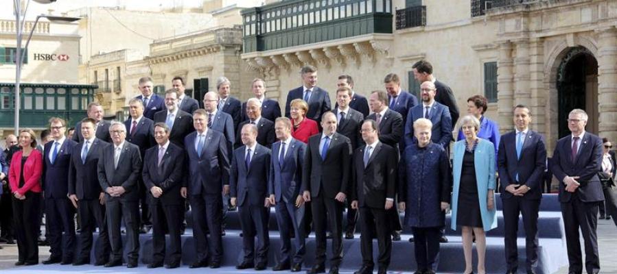 Los líderes de la UE rebajan las críticas a Trump, aunque mantienen la distancia