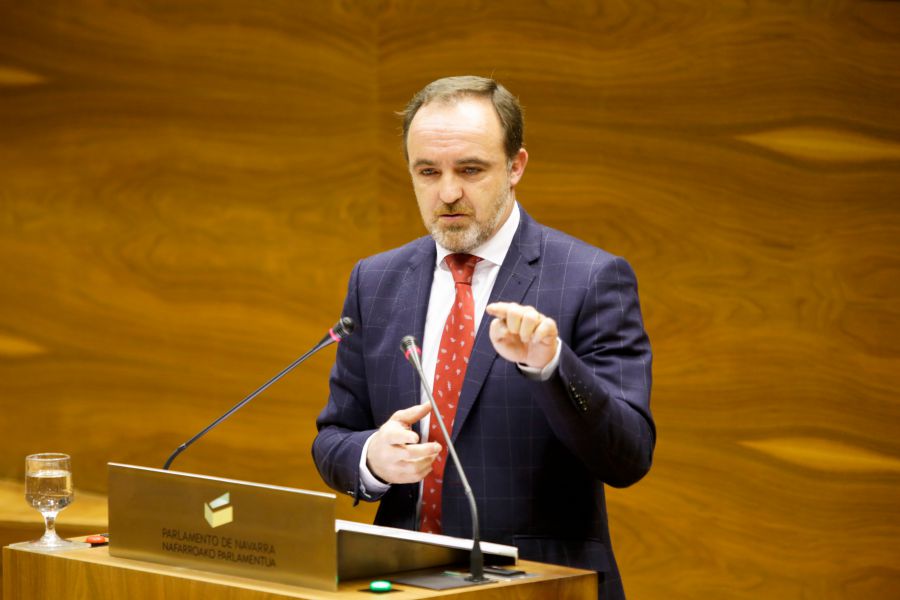 Esparza dice que el decreto del euskera «perjudica al 87% que no lo habla»