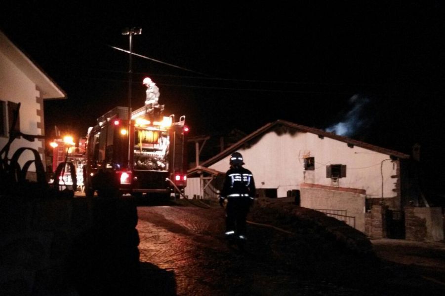 Un incendio provoca importantes daños en un caserío de Errazu, sin causar heridos
