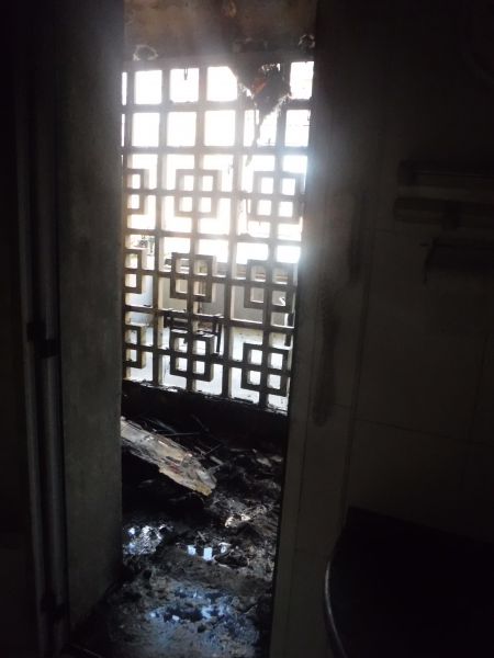 Un incendio en una vivienda del barrio San Jorge causa daños materiales y heridas leves a un vecino