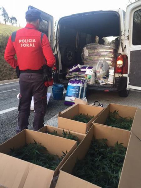 La Policía Foral detiene a tres personas por tráfico de drogas en Pamplona y Burlada