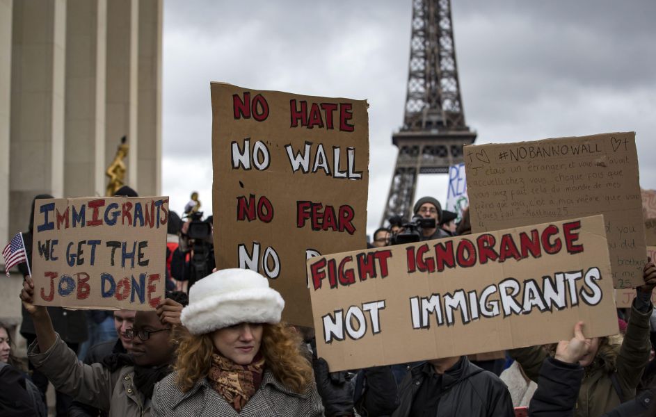 Protestan en París por el veto migratorio de Trump