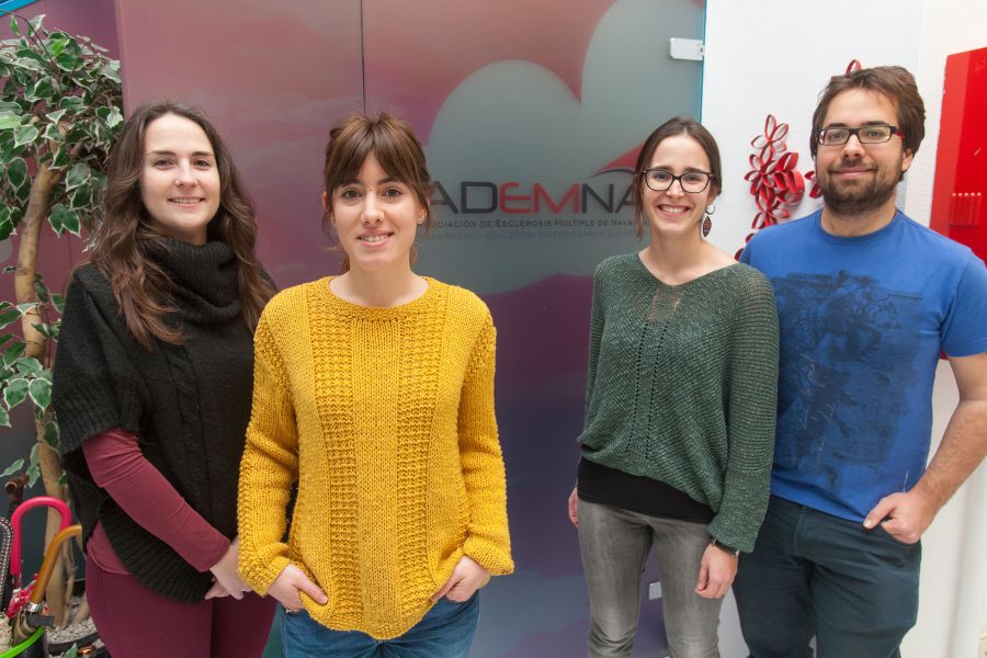 Voluntarios Ambientales de la Universidad de Navarra colaboran en una campaña de reciclaje con ADEMNA