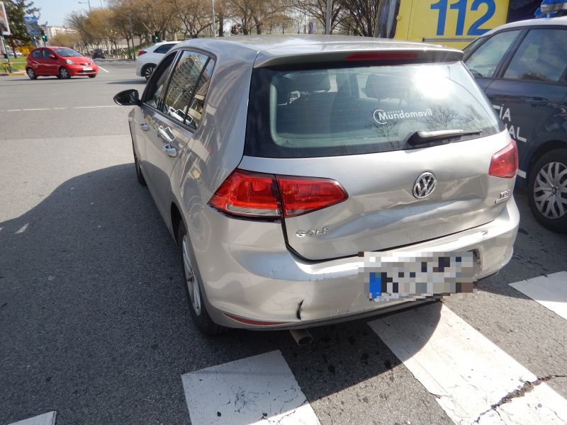 Tres personas heridas por colisión en la avenida del Ejército de Pamplona