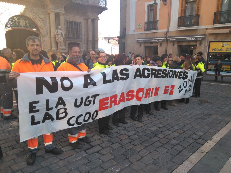 Trabajadores de la Zona Azul de Pamplona exigen medidas contra las agresiones