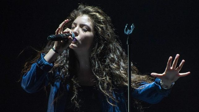 Lorde reivindica la música de baile de los 90 en su retorno con 