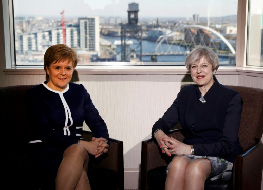 May defiende ante Sturgeon la «unidad» del país antes de activar el «brexit»