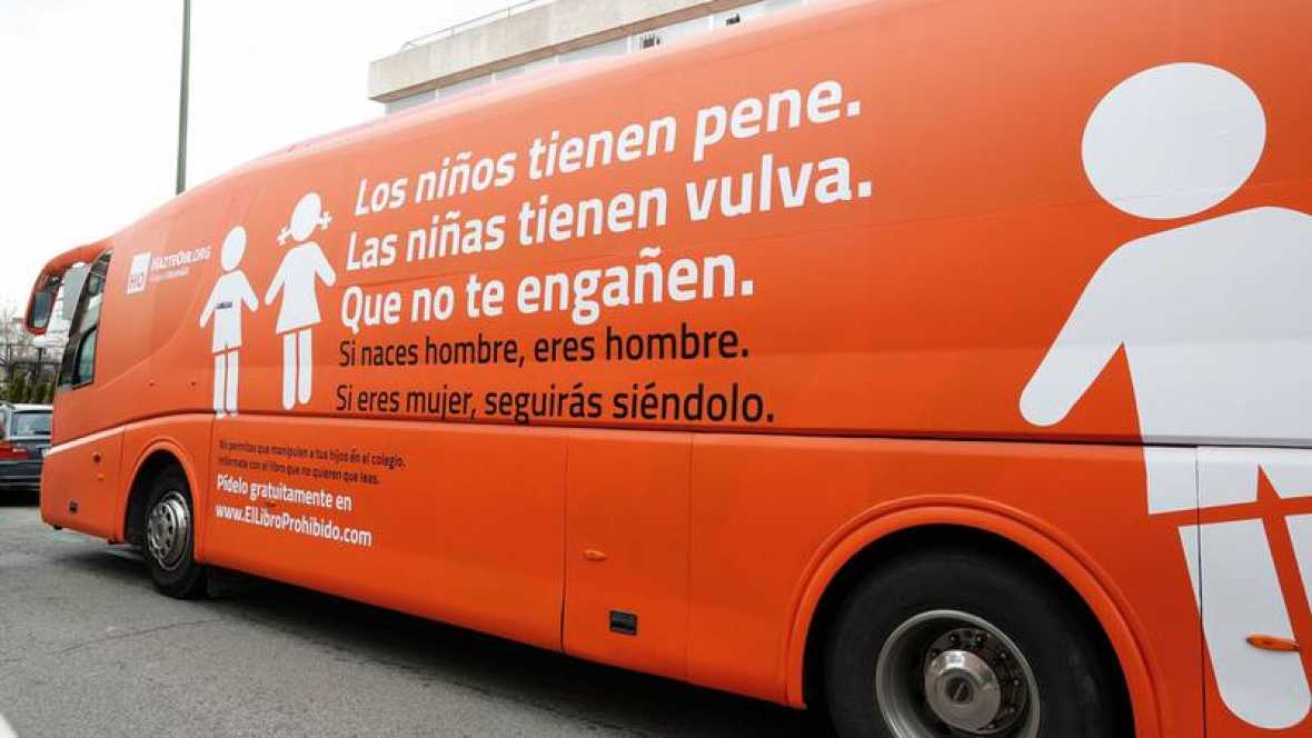 La Fiscalía pide al juez que inmovilice y prohíba circular al autobus de HazteOír contra el 