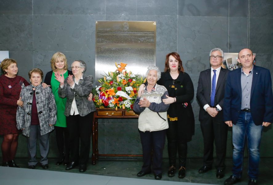 El Parlamento de Navarra entrega 64 certificados de reparación moral