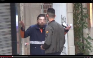 Multa de 30 euros al repartidor que pegó al youtuber que le llamó «caranchoa»