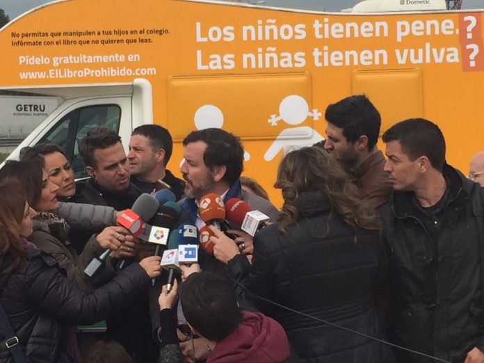 HazteOír recurre la inmovilización cautelar del autobús