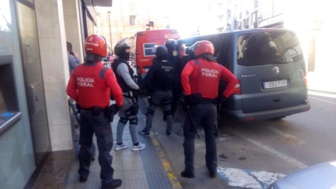 La Policía Foral reduce a un hombre atrincherado y armado en su casa de Peralta